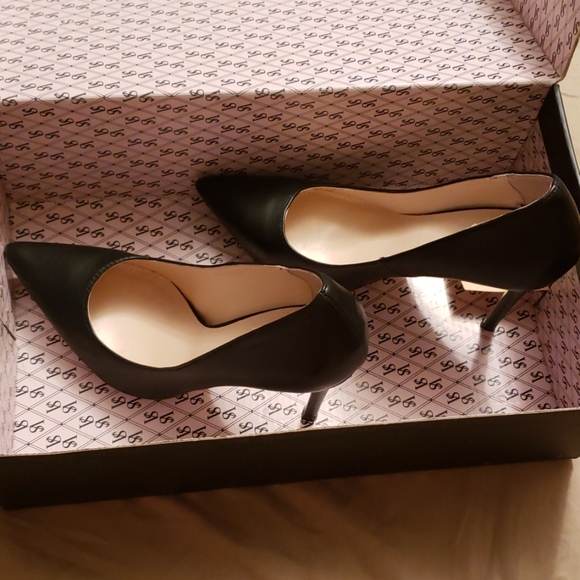 Victoria Secret  4" Leather Point Toe Stilettos - Picture 2 of 8